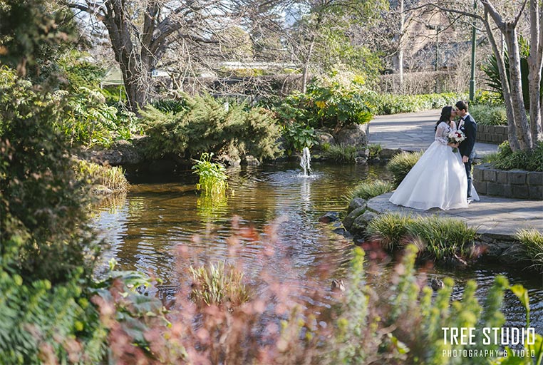 Albert Park Carousel Wedding Photography K 32 - 7 Spots in Fitzroy Gardens Wedding Photo Location