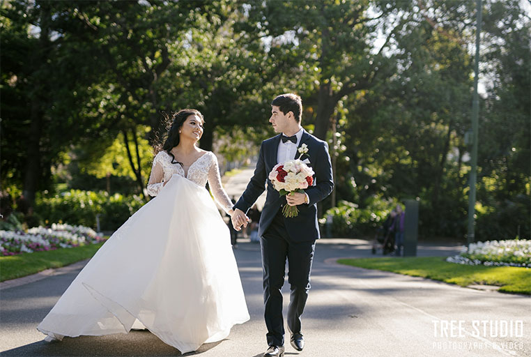 Albert Park Carousel Wedding Photography K 36 - 7 Spots in Fitzroy Gardens Wedding Photo Location