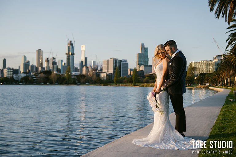 Albert Park Lake Wedding Photography 2 - The best wedding photo locations in Melbourne [2020]