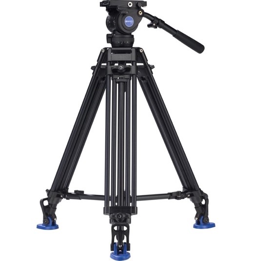 Tripod - How to Film a Wedding Videography, Complete Guide